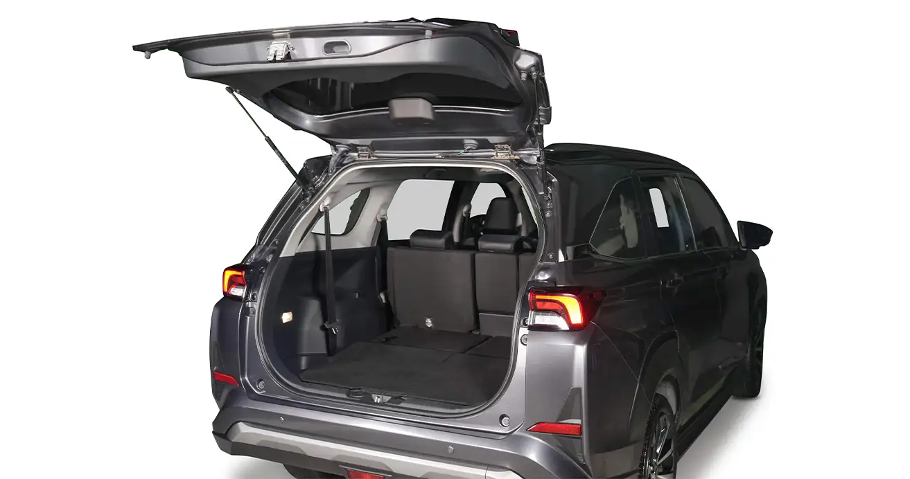 Toyota Veloz hire at Dubai airport — quick pickup and drop-off